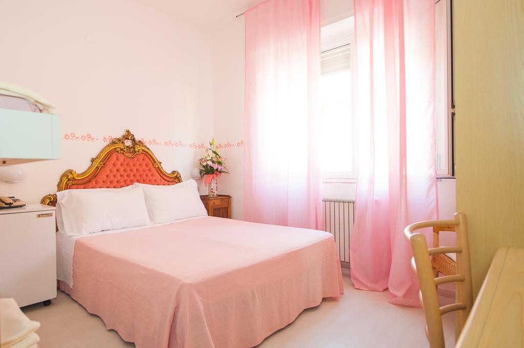 Double Room with Extra Bed,445088145:JPEG
